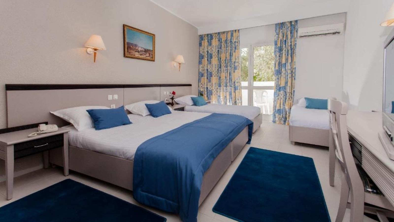 rooms-family-room-balcony-or-terrace