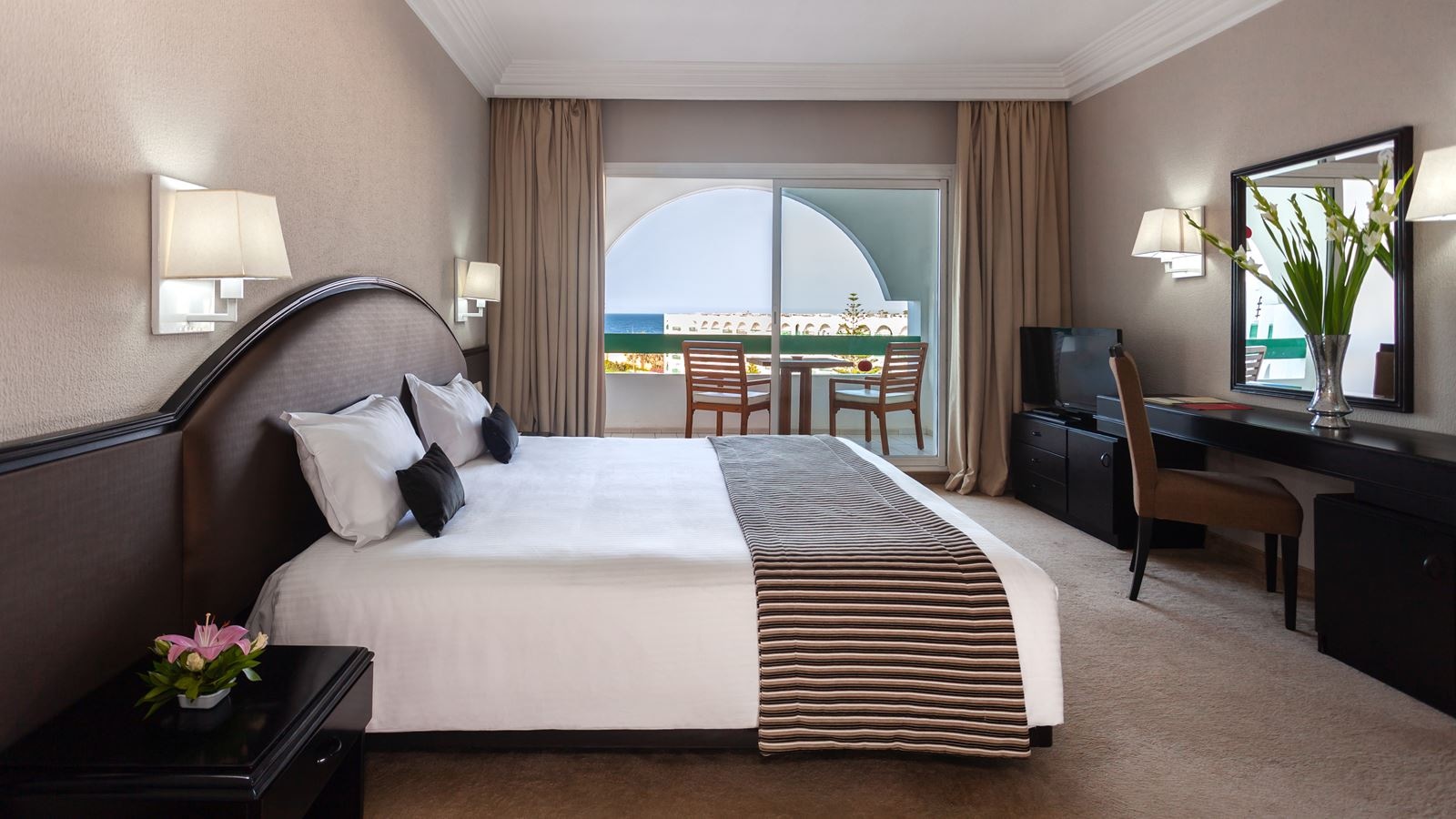 rooms-suite-junior-with-balcony-or-terrace