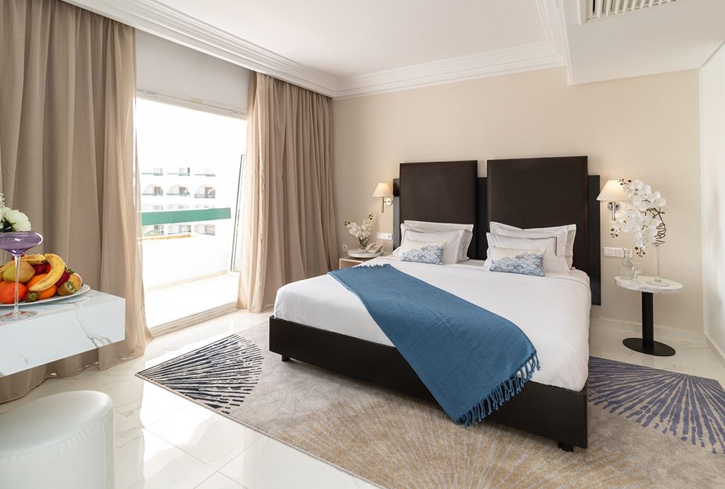 rooms-suite-junior-with-balcony-or-terrace