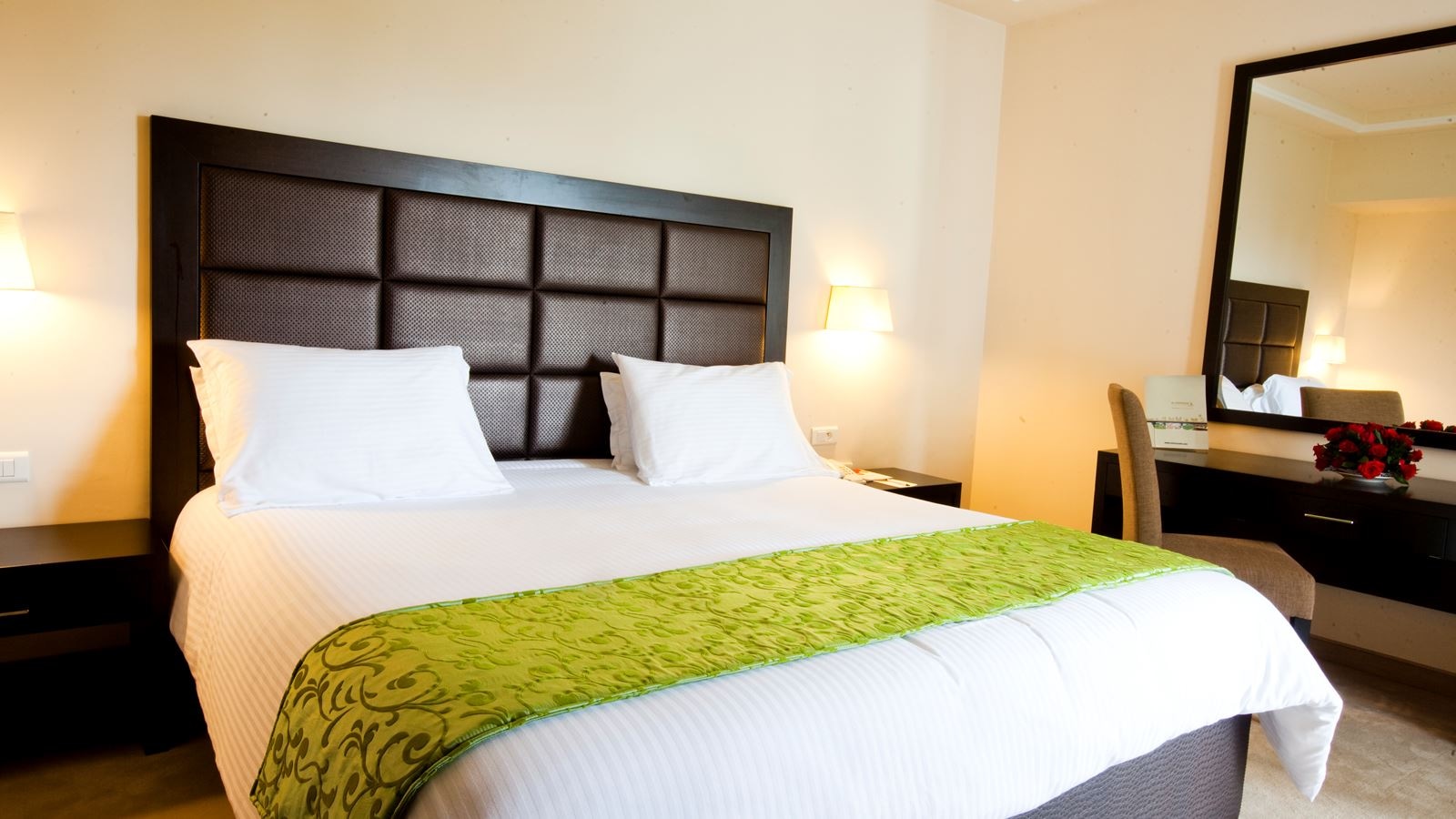 rooms-suite-junior-with-balcony-or-terrace