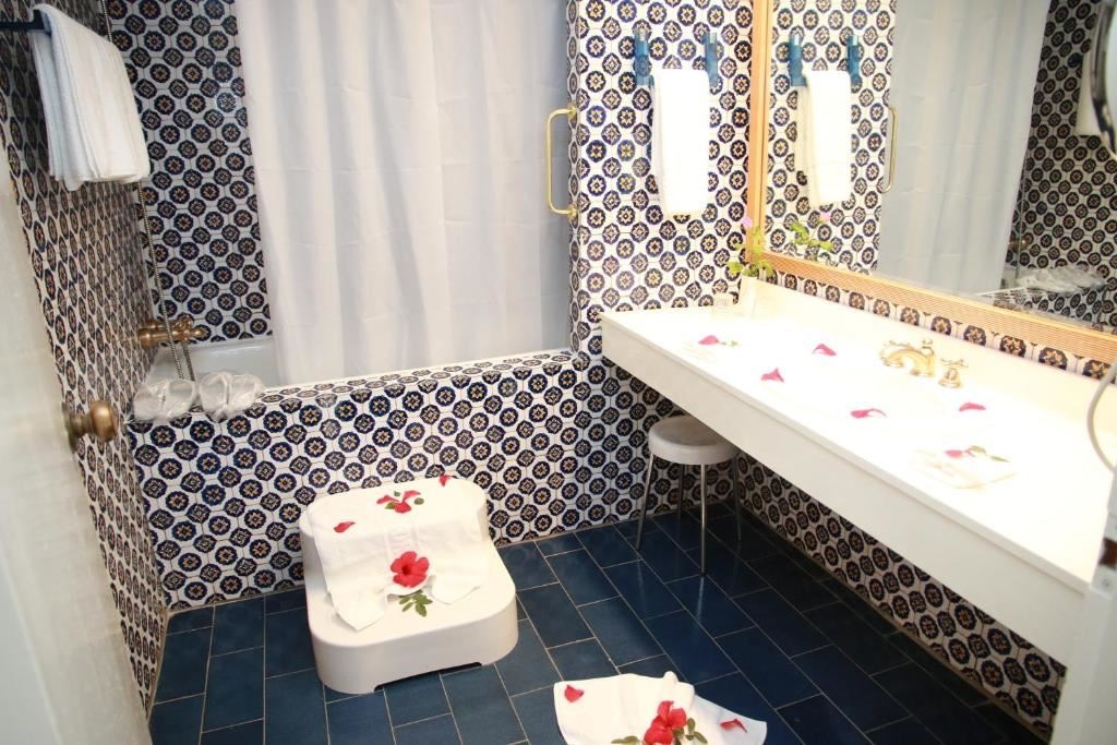 rooms-room-standard-seaview