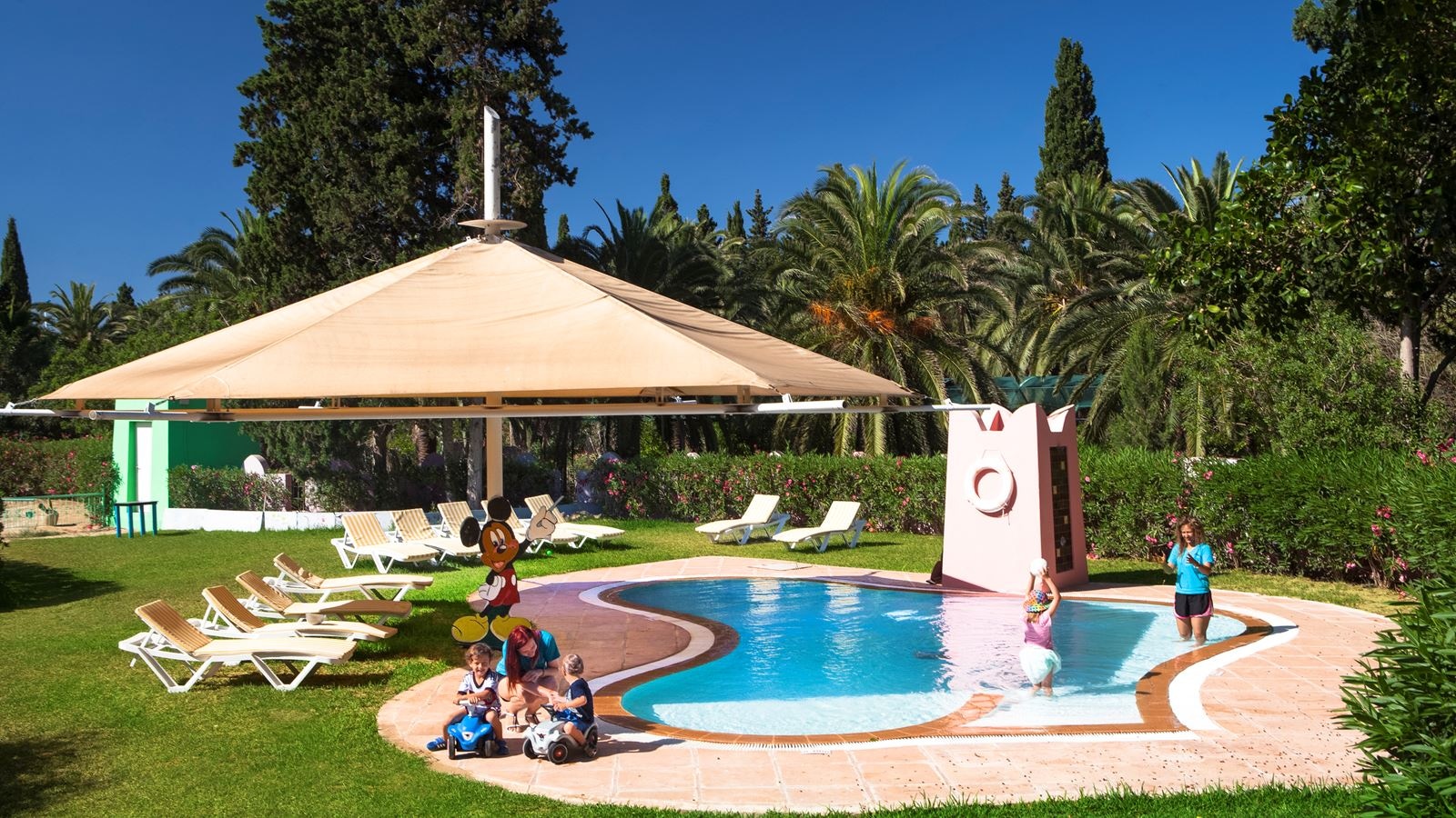 pools-outdoor-childrens-pool