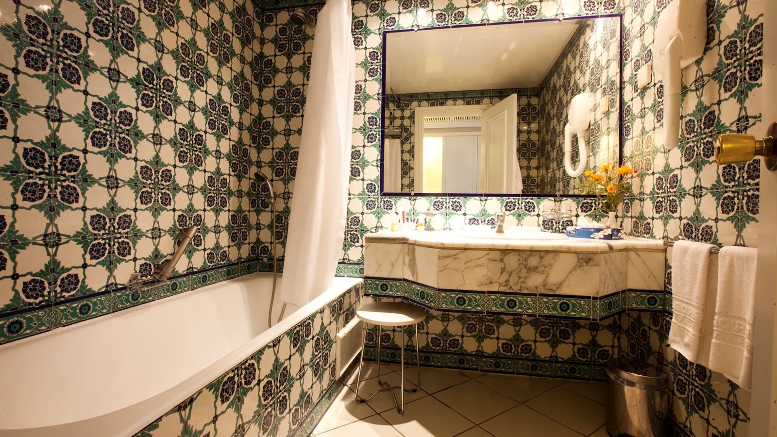 rooms-suite-junior-with-balcony-or-terrace