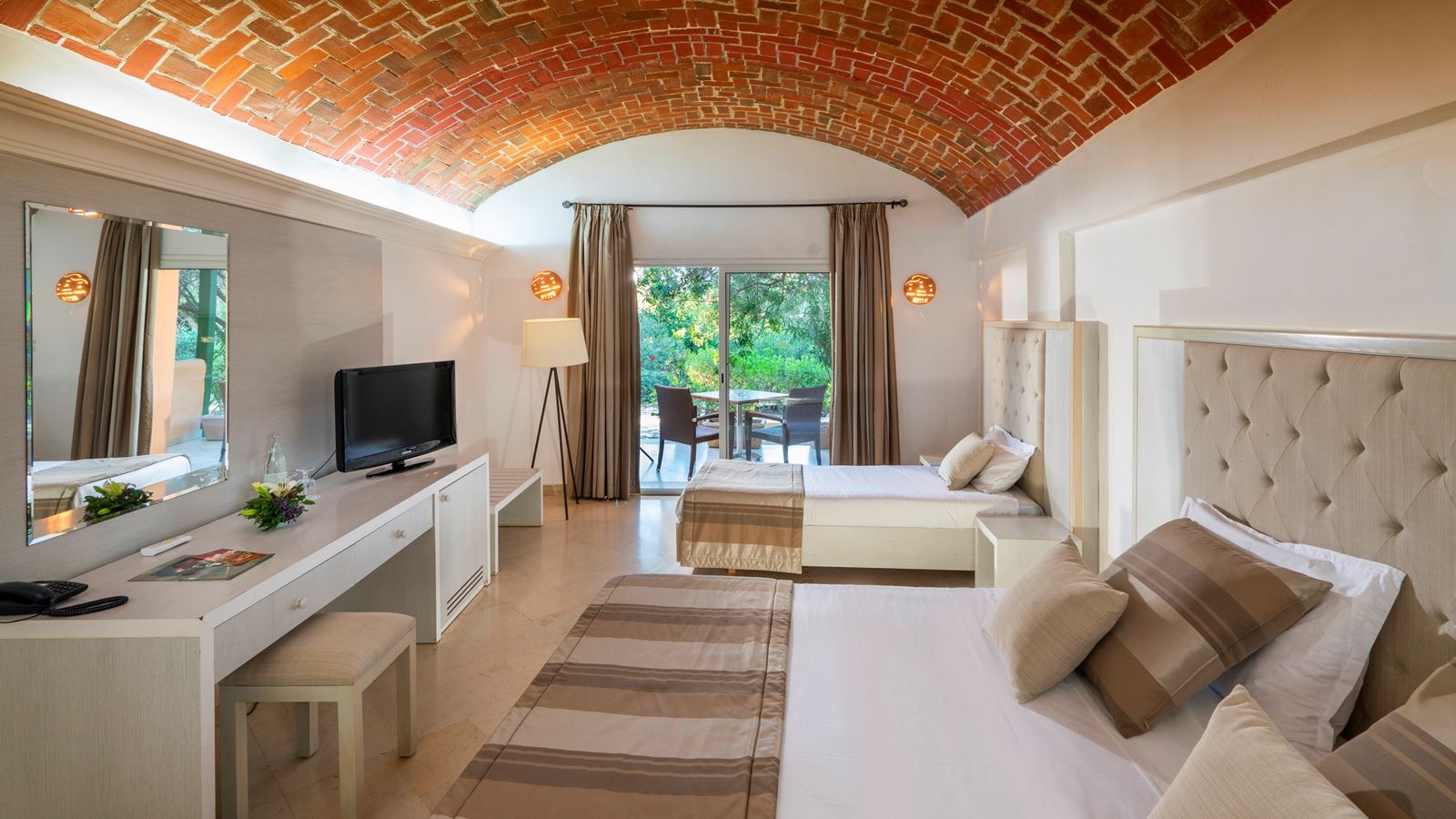 rooms-room-family-standard-four-bedded