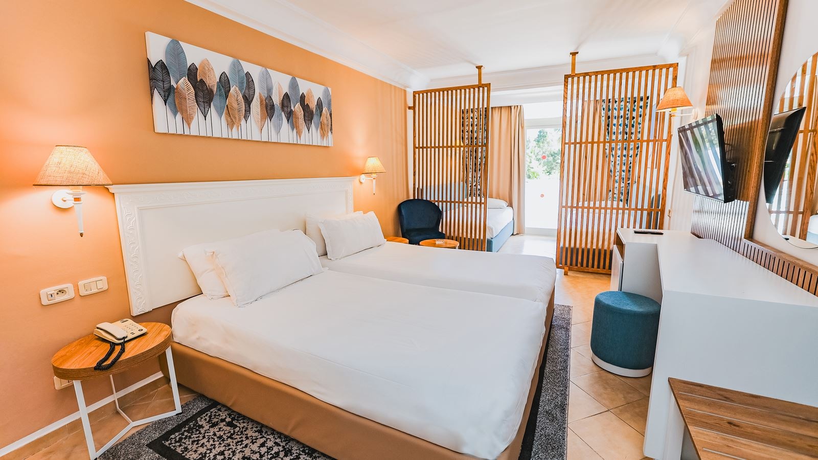 rooms-standard-family-room-gardenview