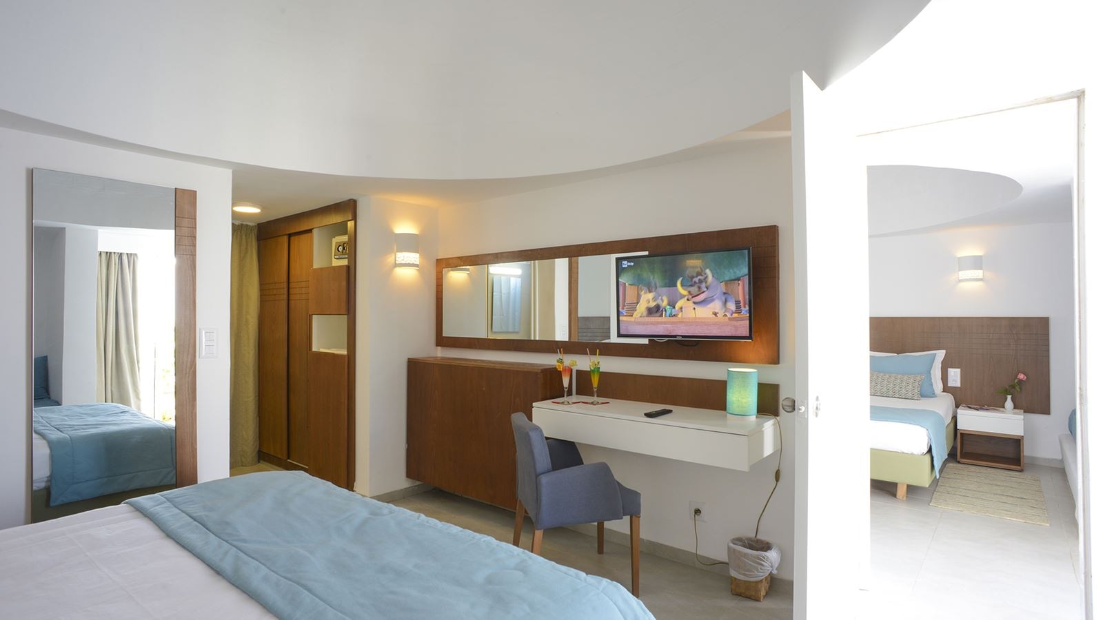 rooms-connecting-room