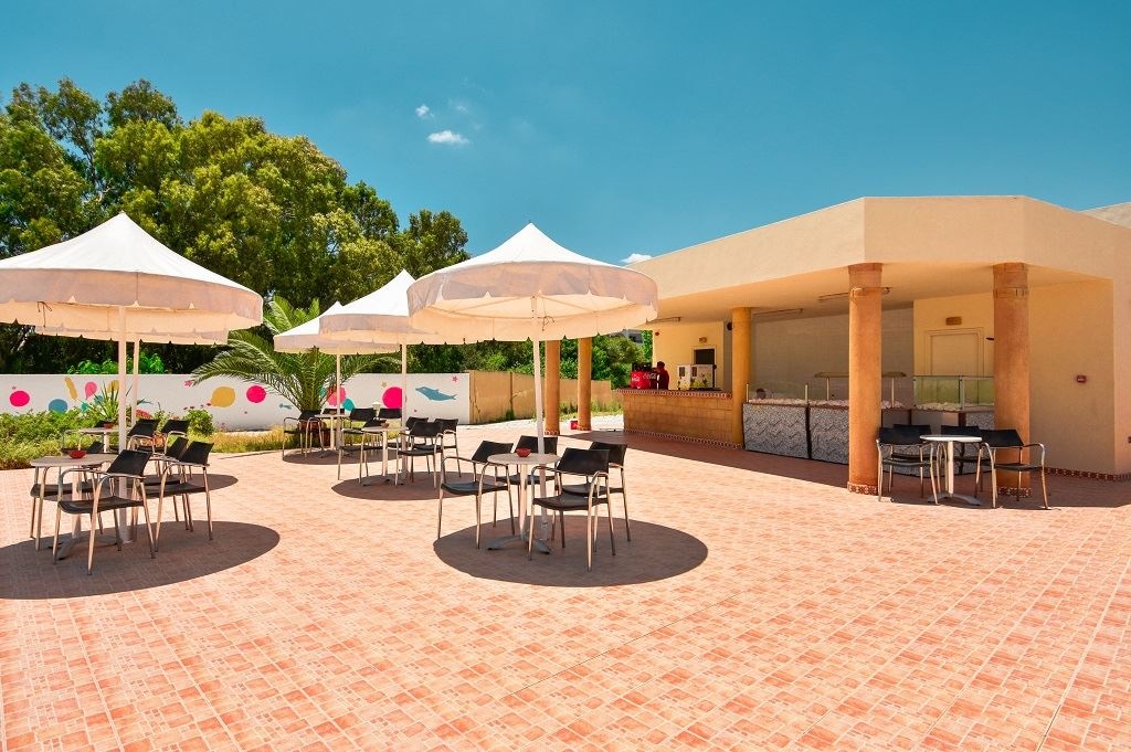 bars-bar-toboggan-bar-near-the-slides