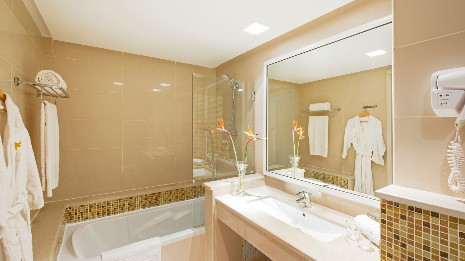 rooms-room-double-sideseaview