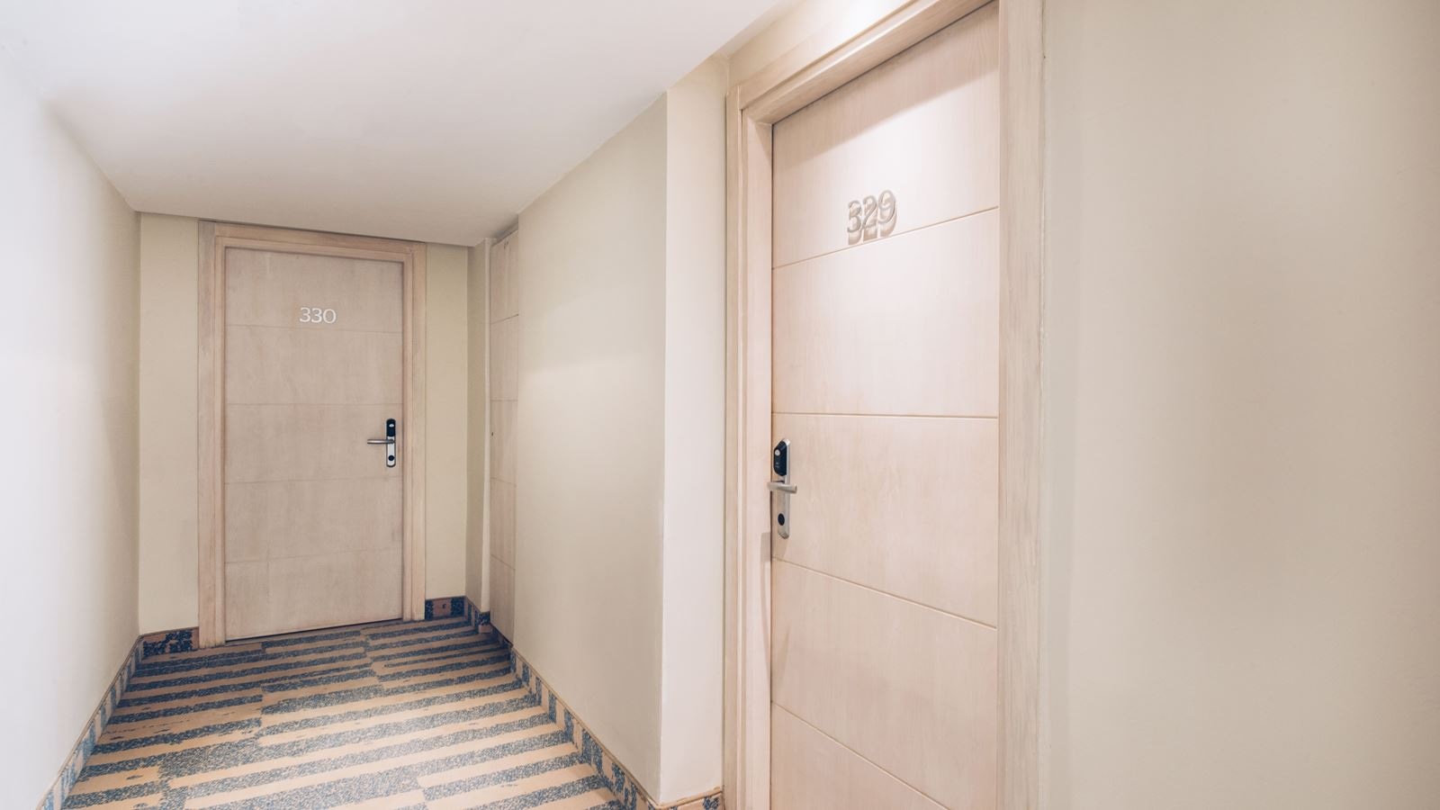 rooms-room-double-interonnection-garden-view