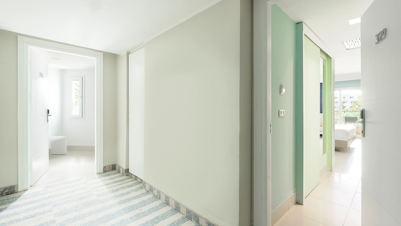 rooms-room-double-interonnection-garden-view