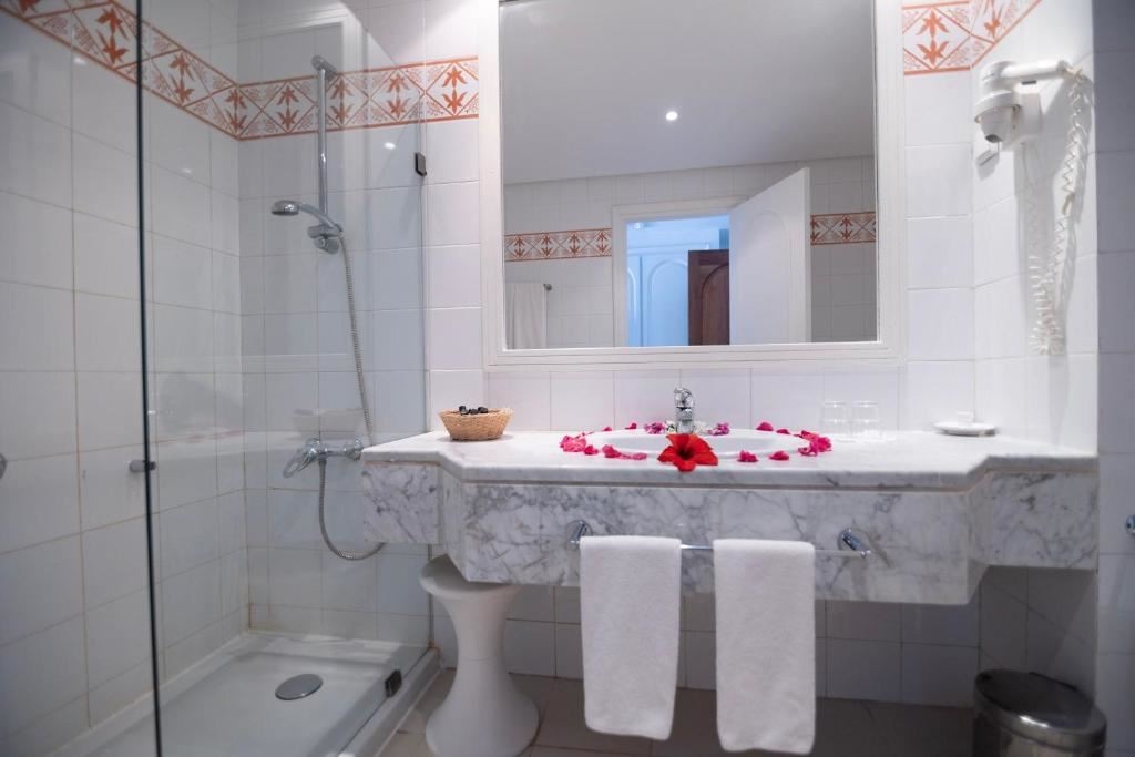 rooms-double-standard-room-seaview