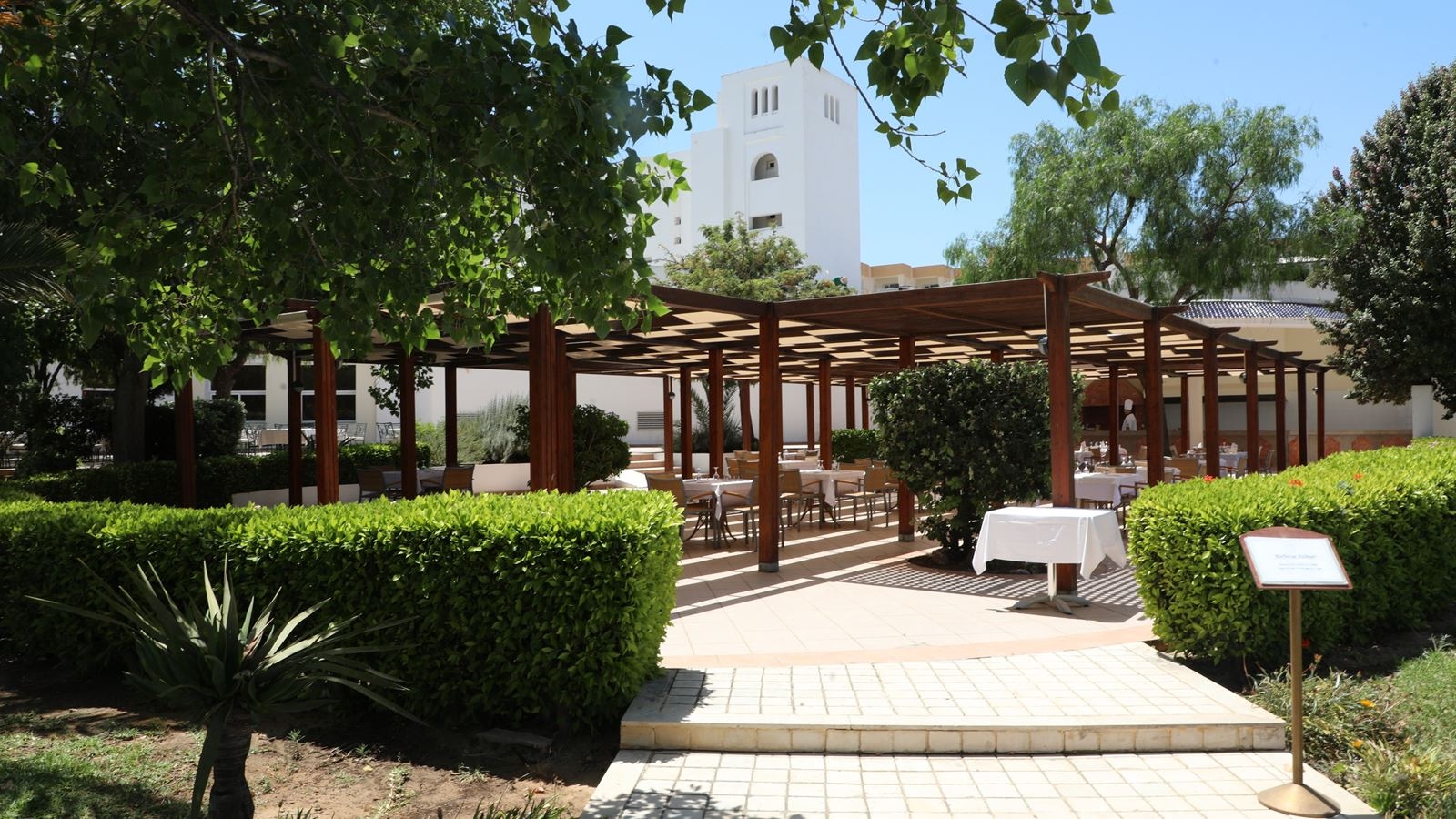 restaurants-main-building