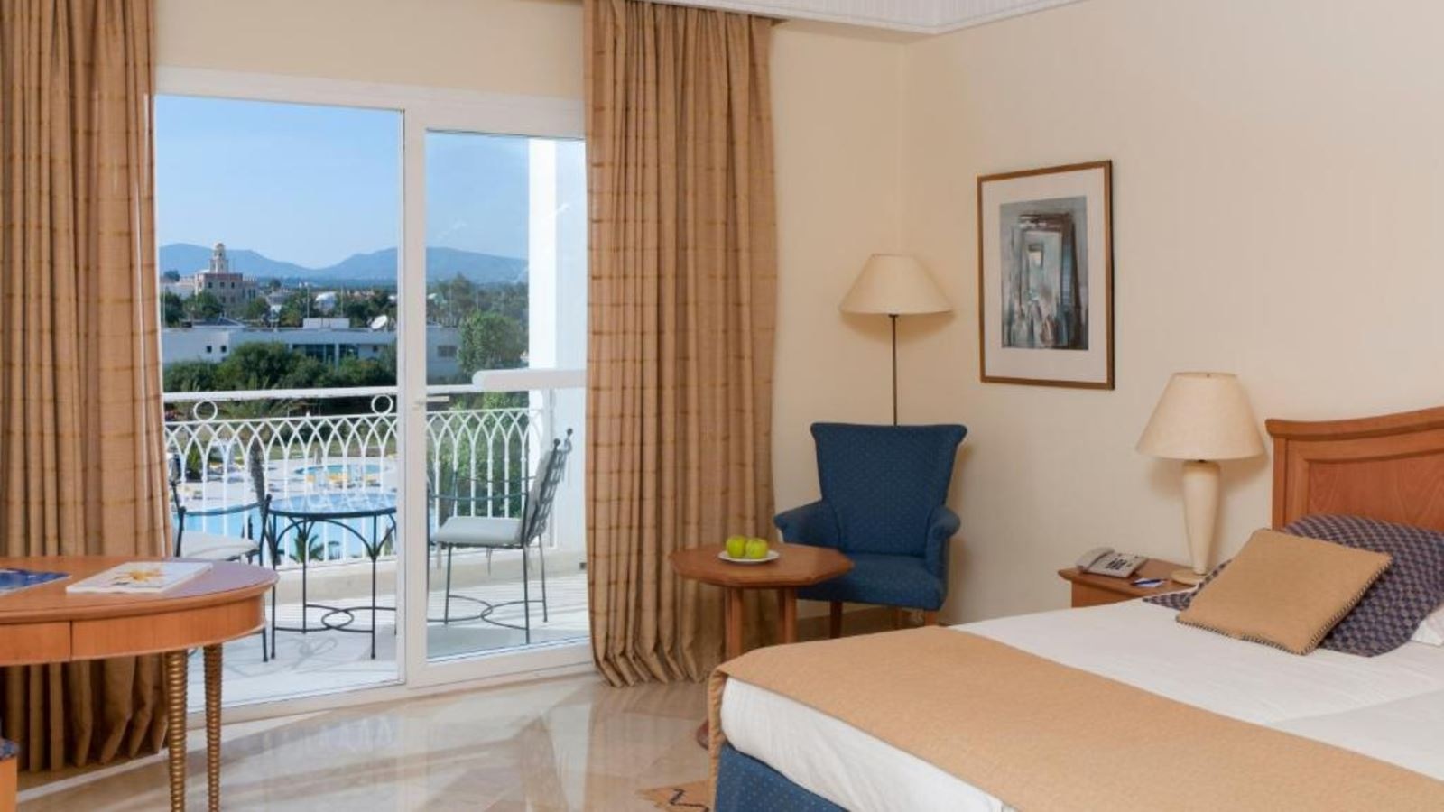 rooms-room-standard-single-pool-view