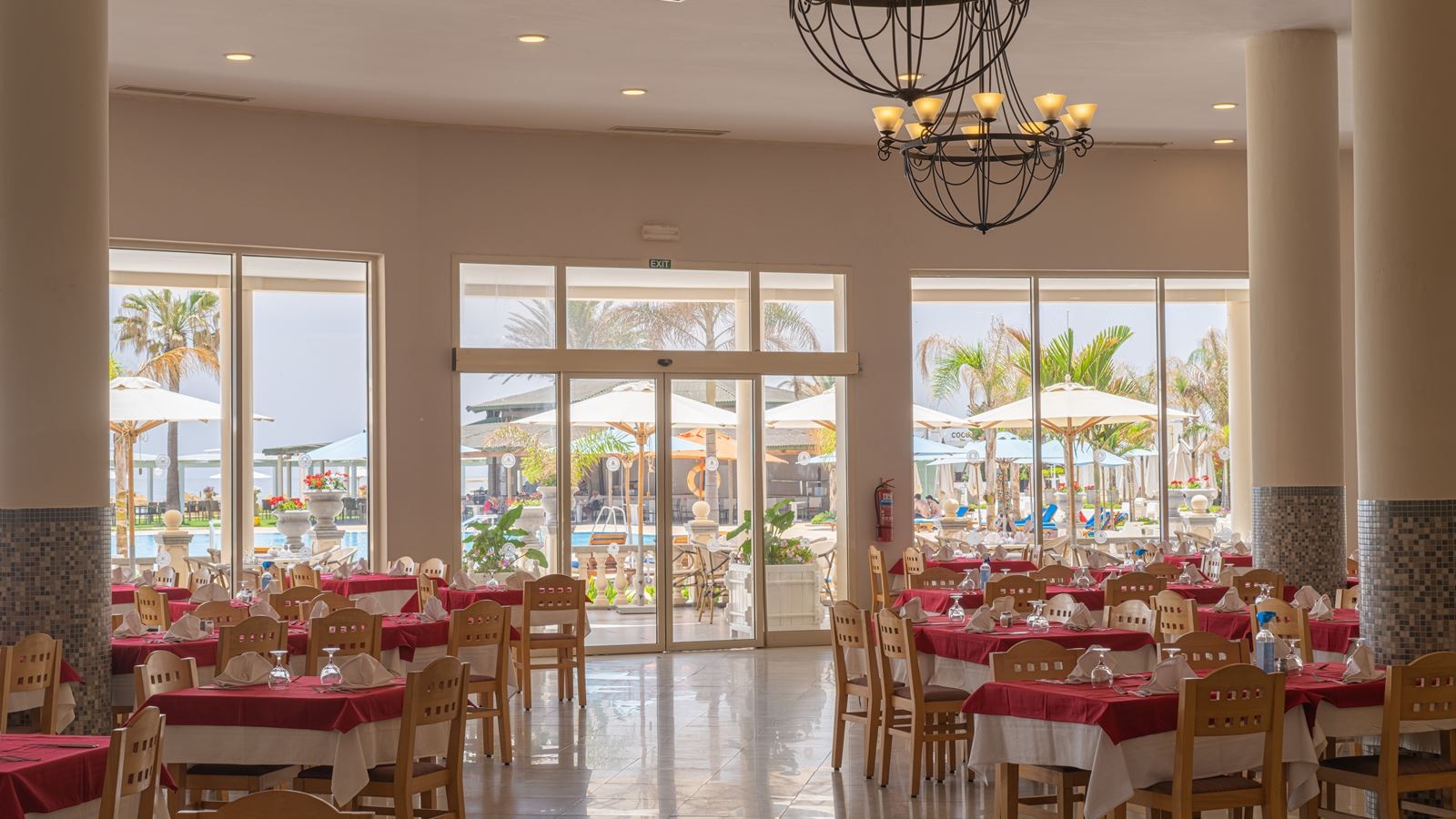 restaurants-main-restaurant-le-phoenix