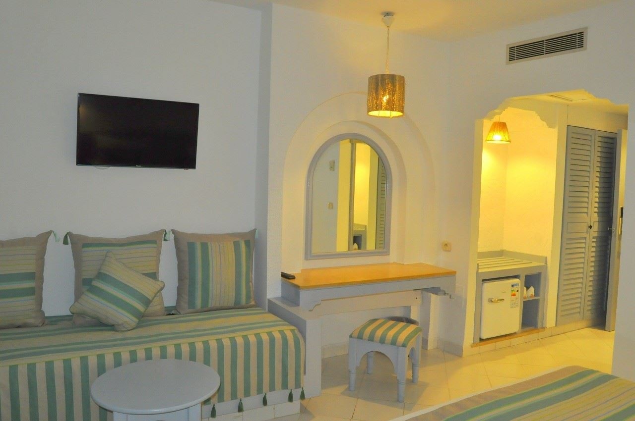 rooms-double-standard-room-gardenview