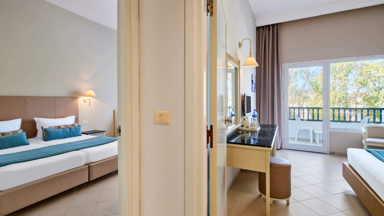 rooms-family-2-rooms-balcony-or-terrace