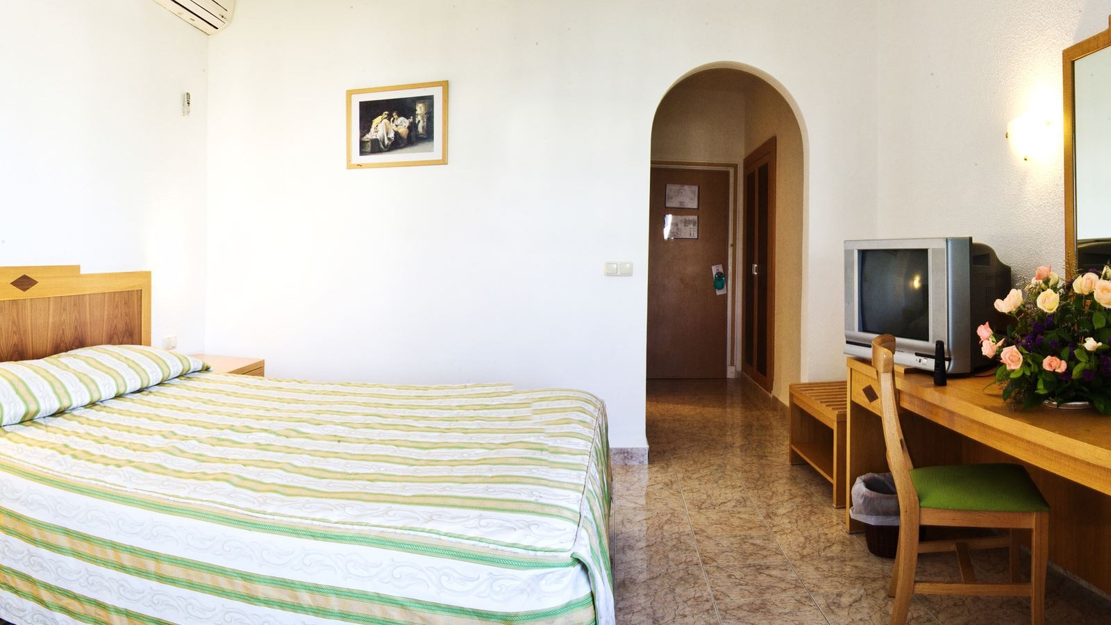 rooms-standard-room-balcony-or-terrace