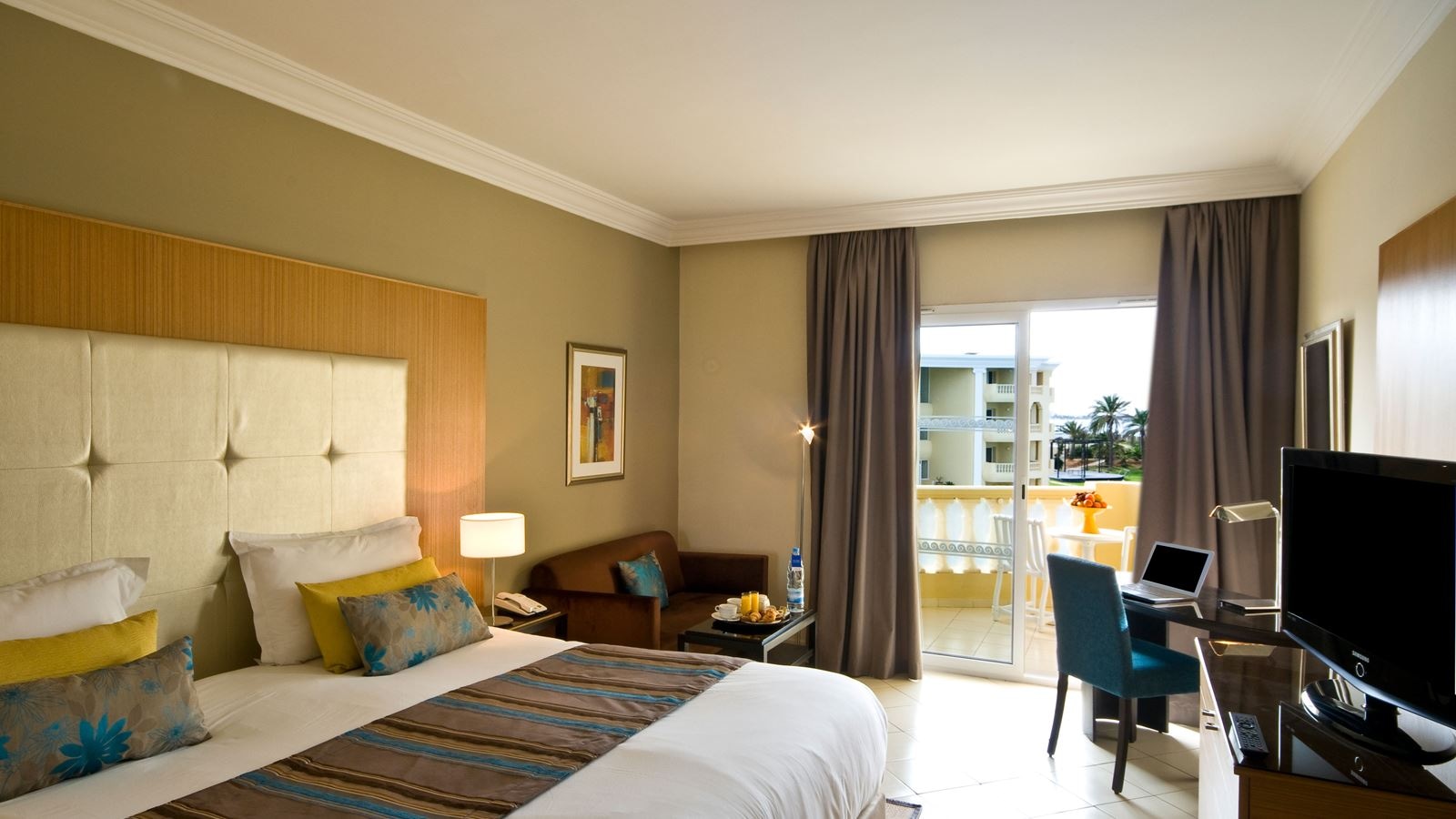 rooms-room-standard-poolsea-view-with-balcony-or-terrace