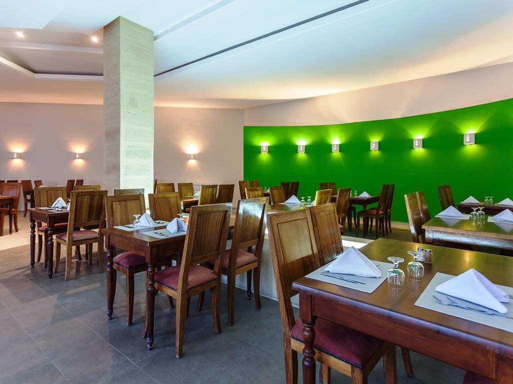 restaurants-main-restaurant--la-calèche