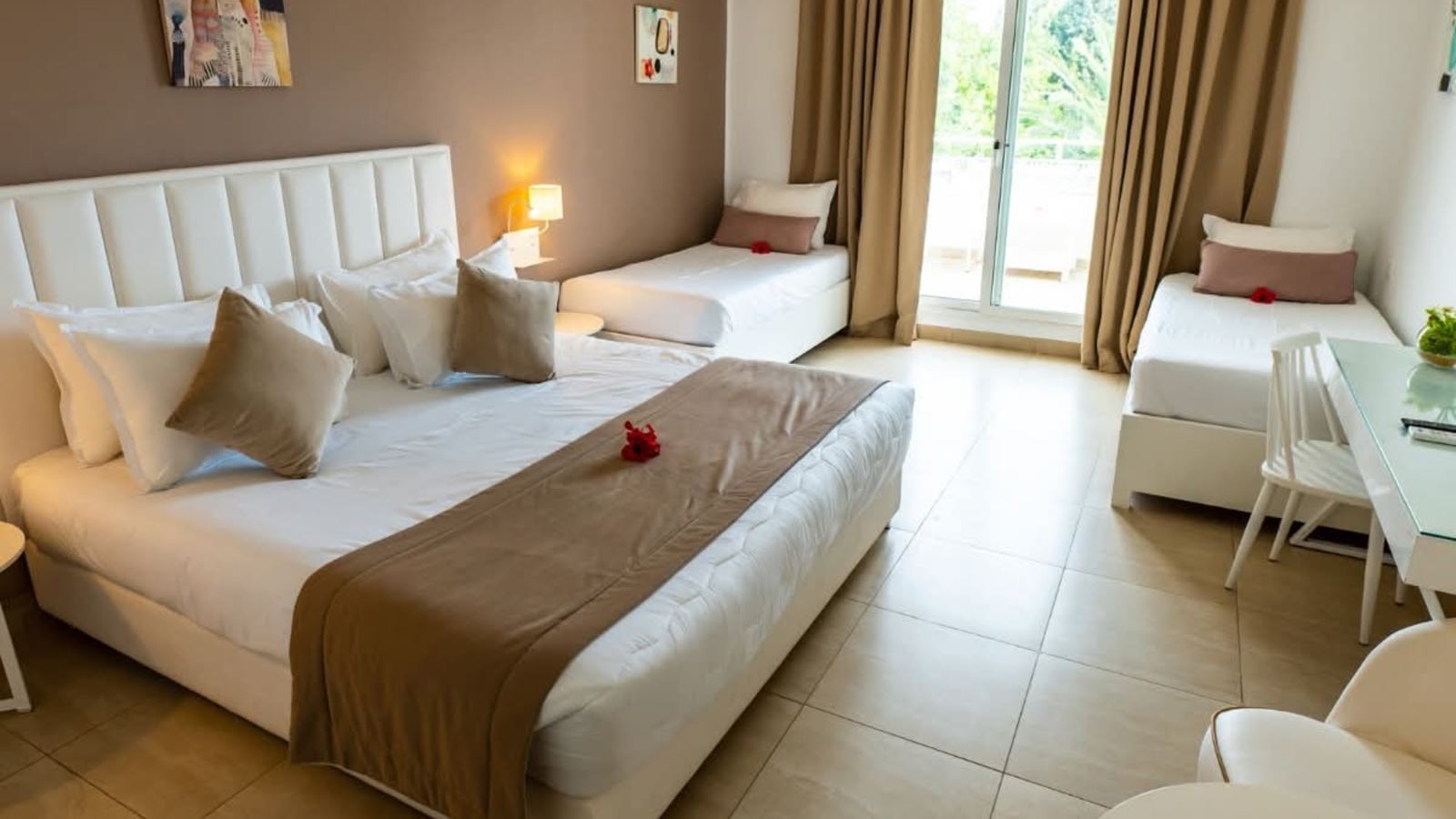 rooms-quadruple-room