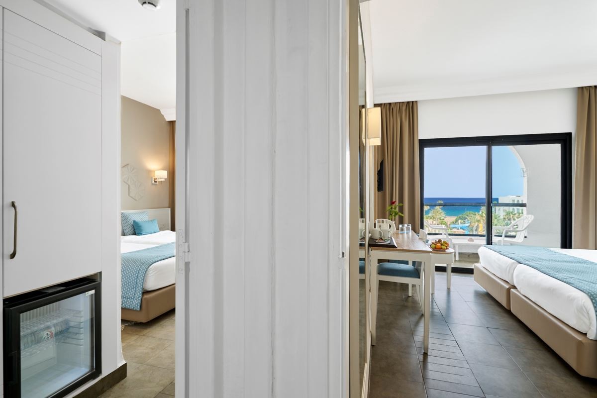 rooms-family-connected-2-rooms-sea-view
