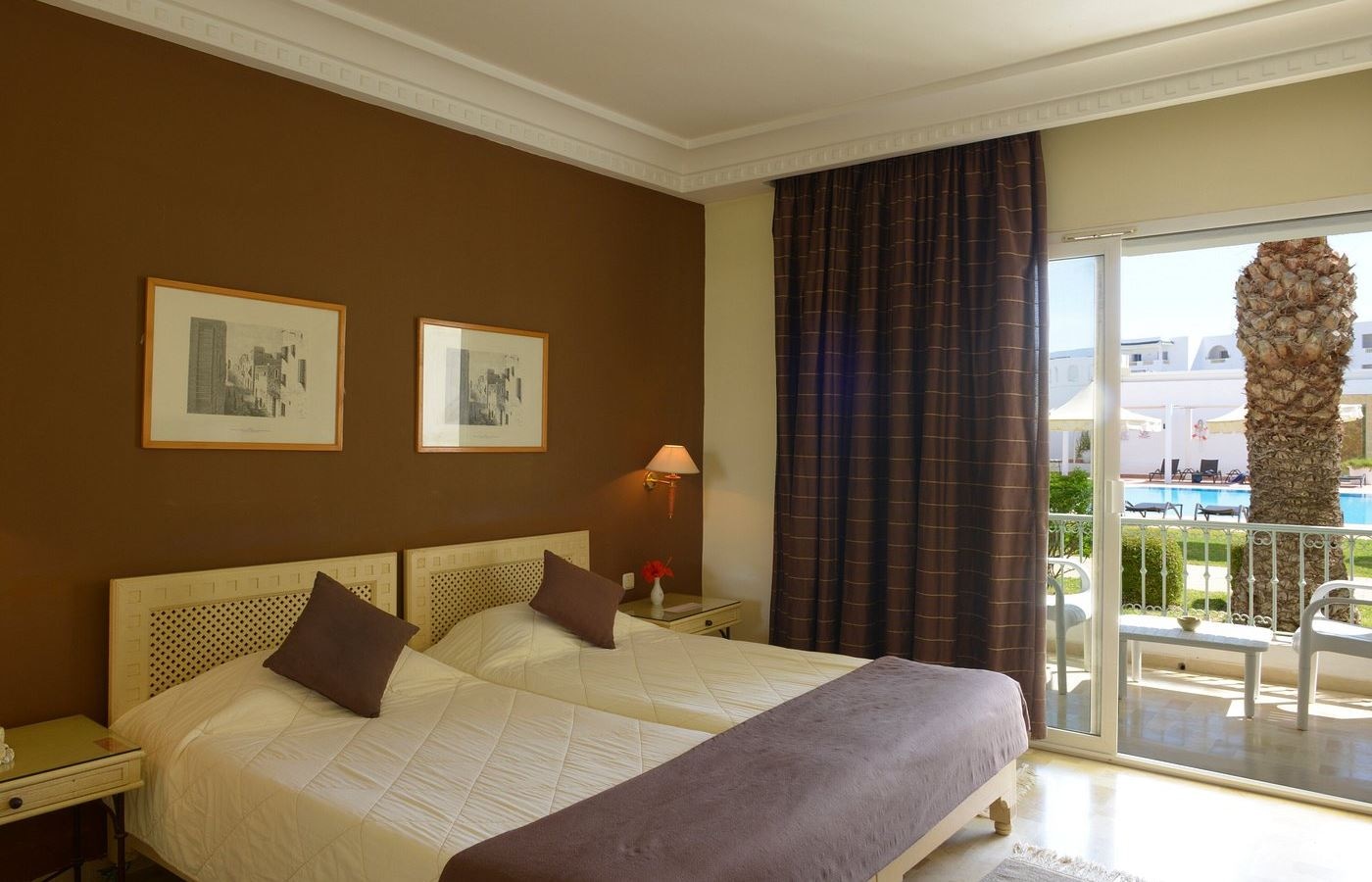 rooms-room-single-pool-view