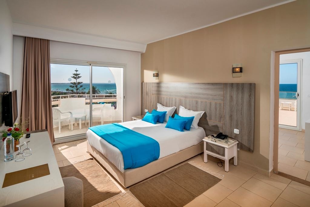 rooms-superior-family-room