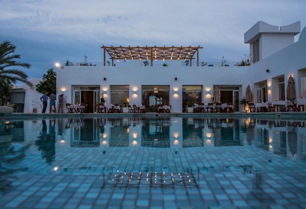 restaurants-main-building