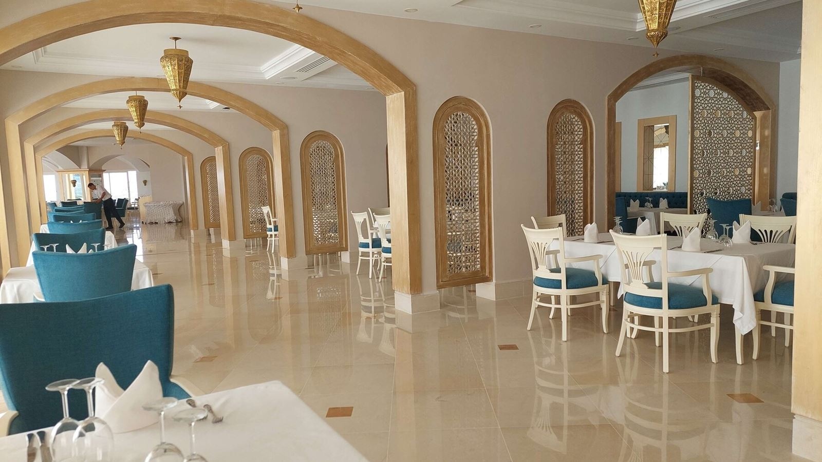 restaurants-amwej-main-restaurant