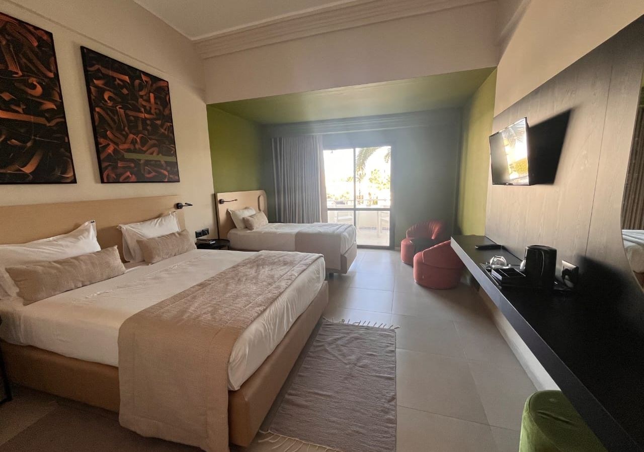 rooms-deluxe-room-garden-or-pool-view