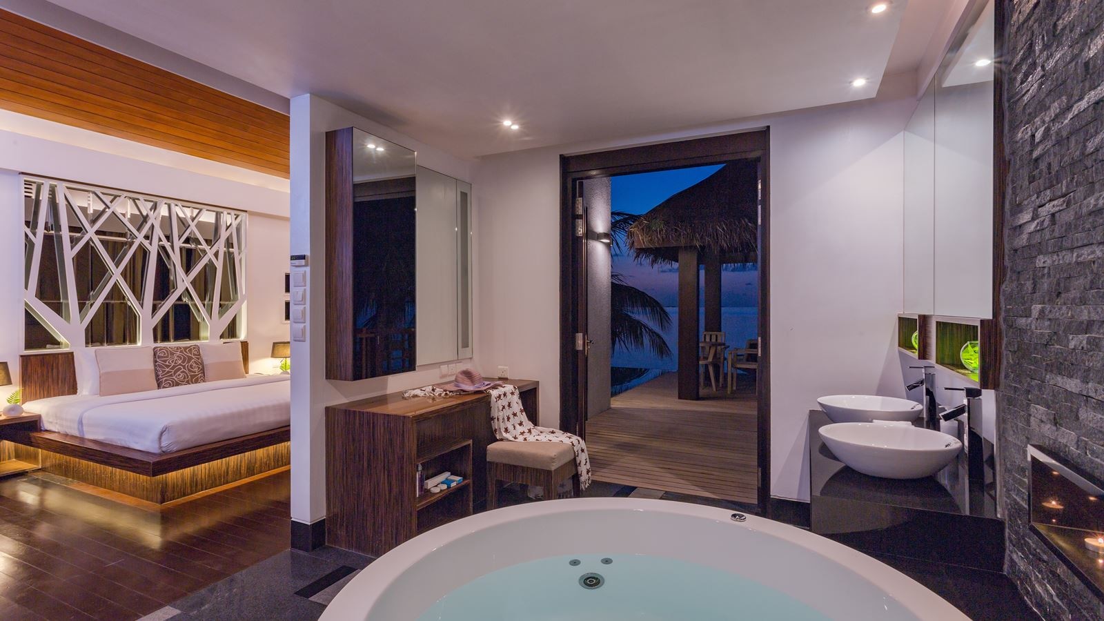 rooms-beach-pool-villa