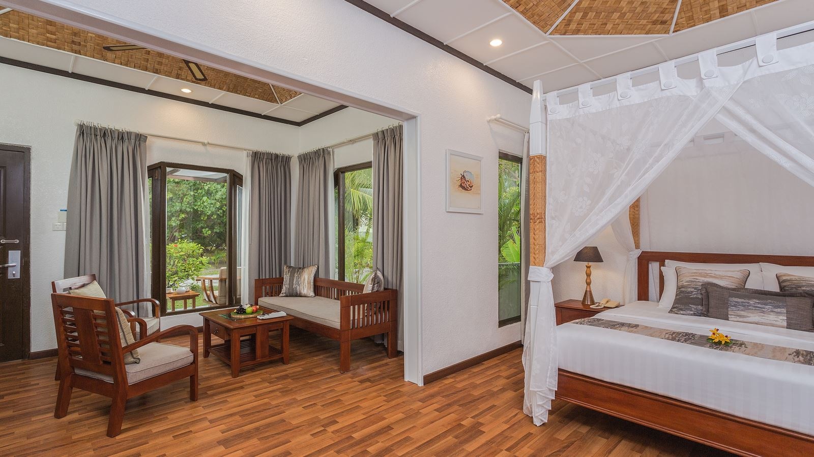 rooms-deluxe-beachfront--room