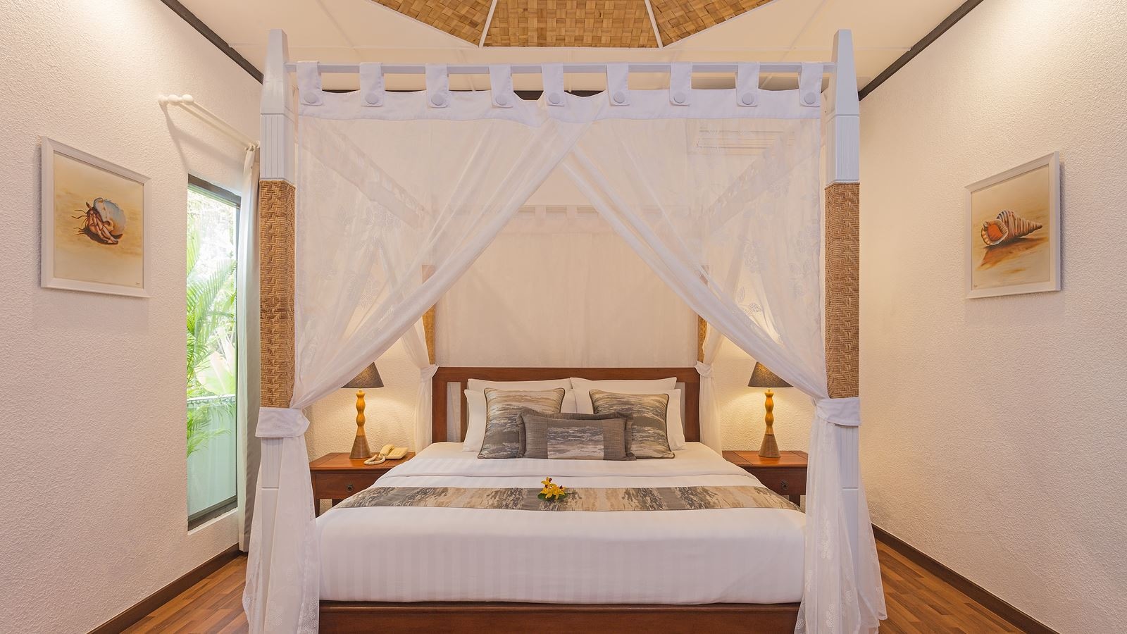 rooms-deluxe-beachfront--room