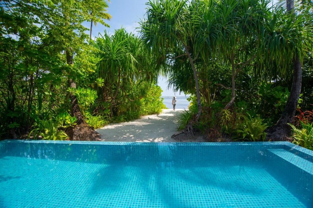 rooms-sunrise-deluxe-beach-pool-villa