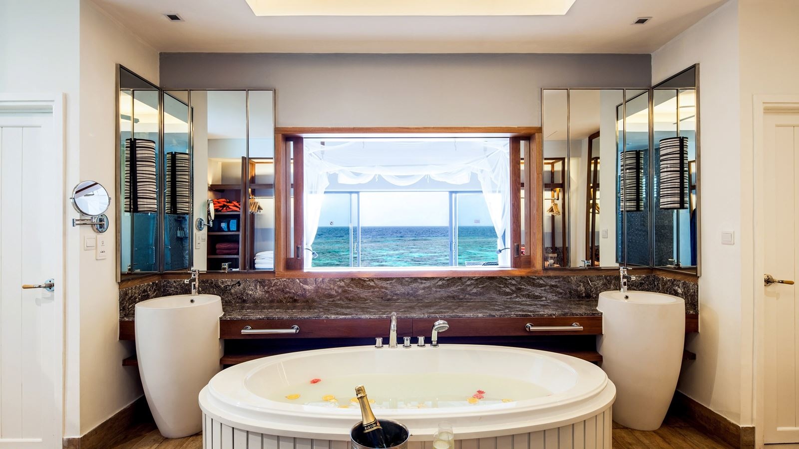 rooms-reethi-muraka-overwater-villa