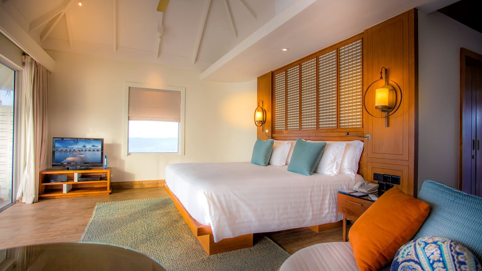 rooms-sunrise-overwater-villa