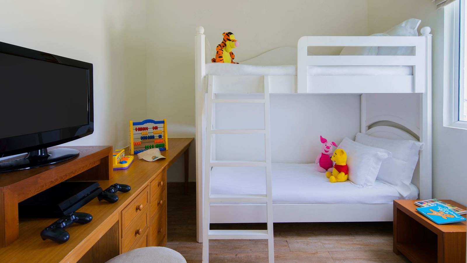 rooms-family-overwater-villa-with-kids-bedroom