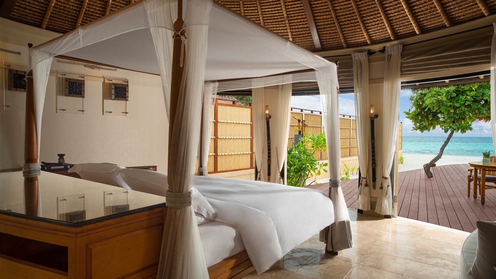 rooms-grand-beachfront-pool-villa