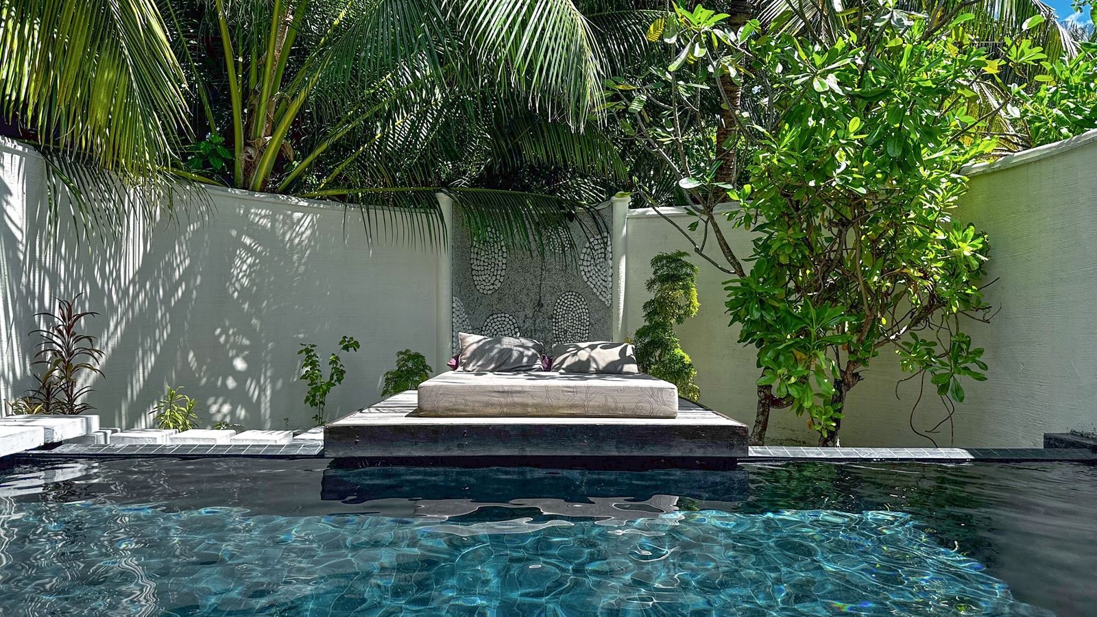 rooms-beach-villa-with-pool