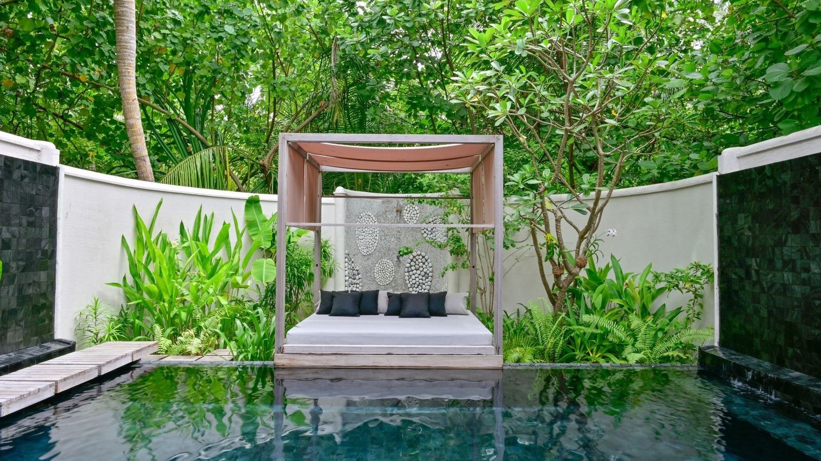 rooms-grand-premier-beach-villa-with-pool