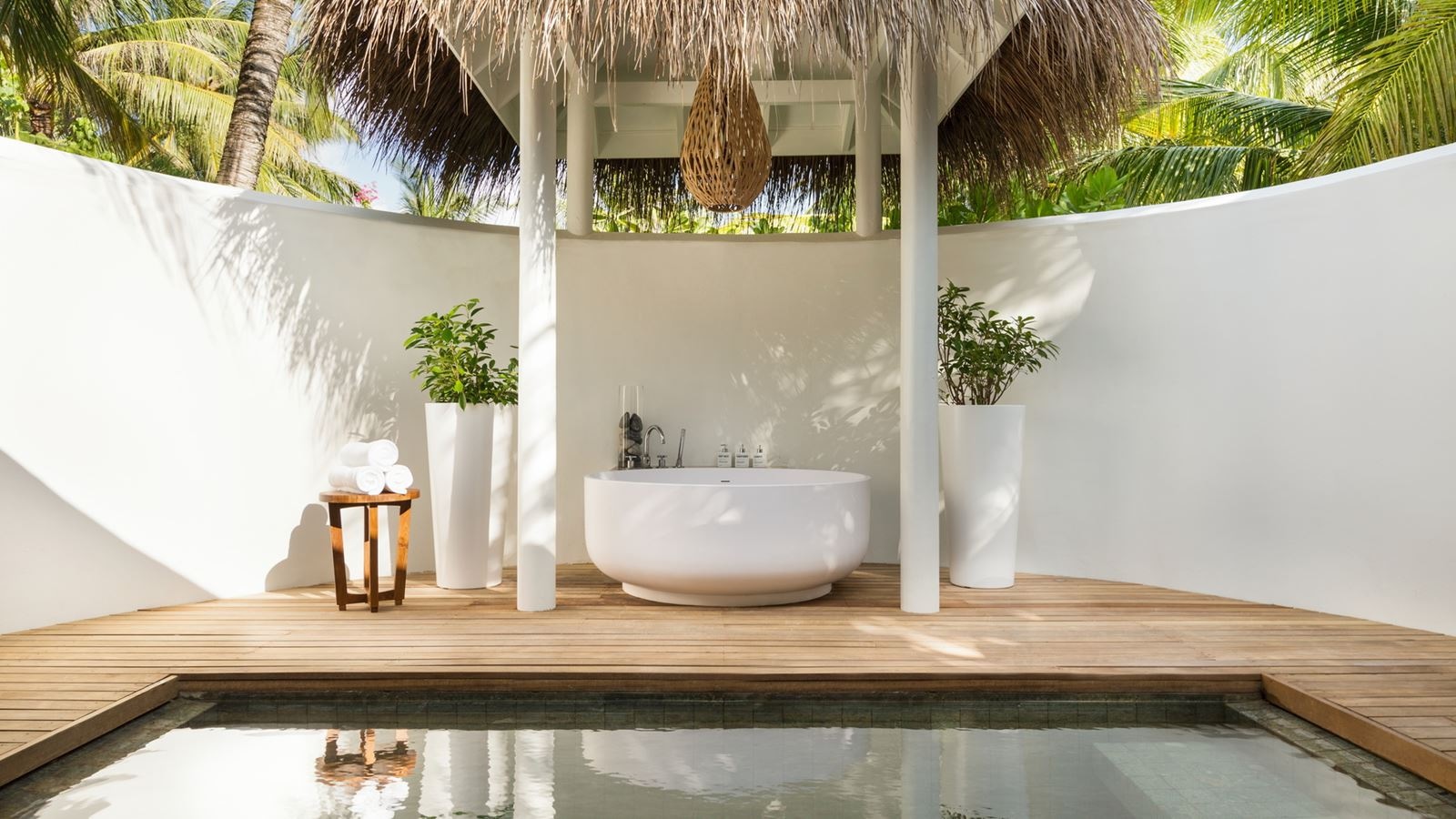 rooms-beach-pool-villa