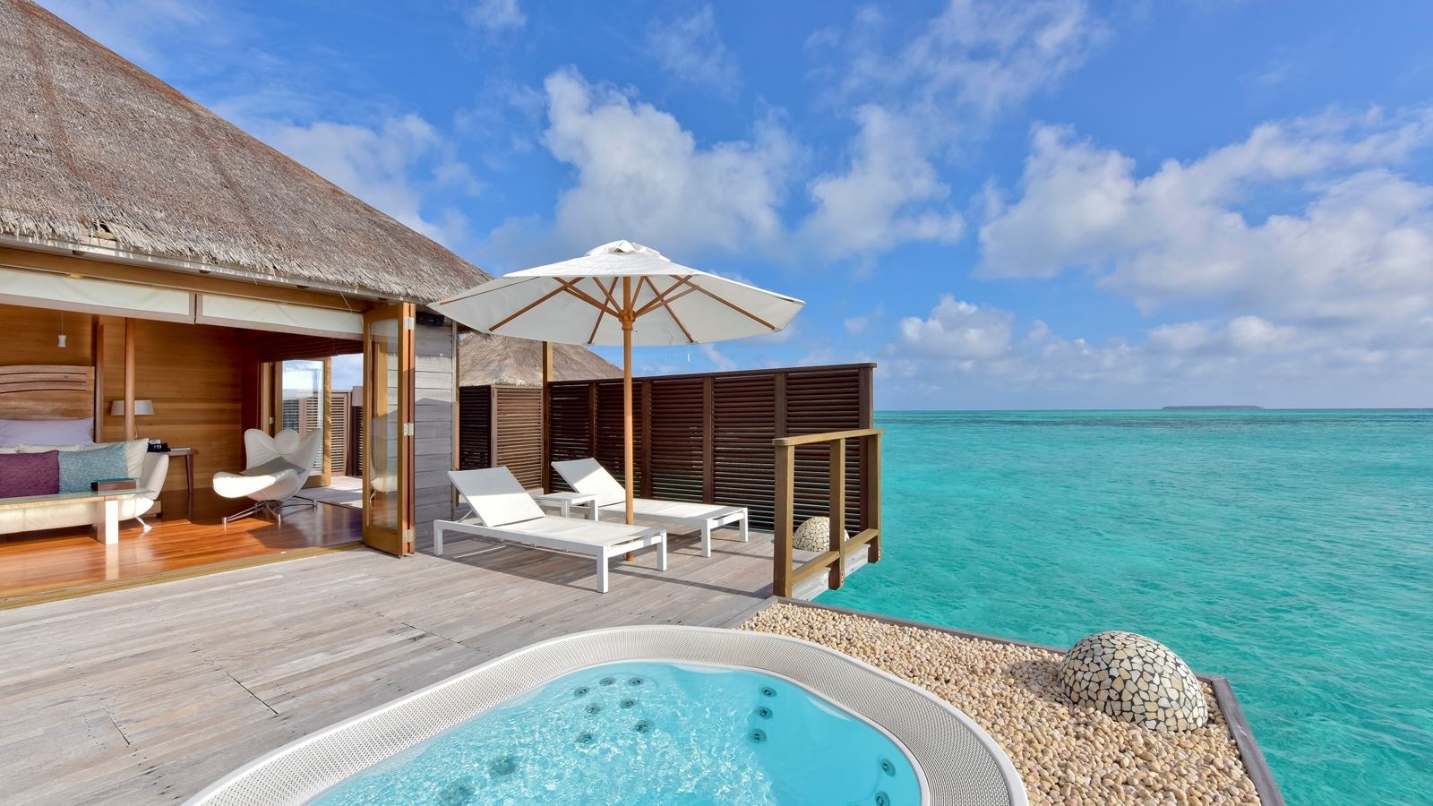 rooms-deluxe-water-villa-with-pool-16+-only