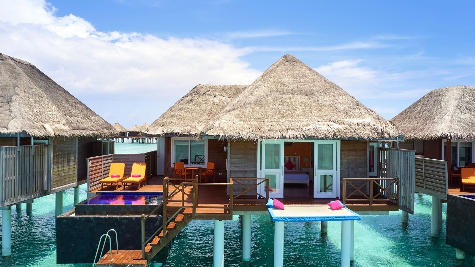 rooms-aqua-villa-with-pool