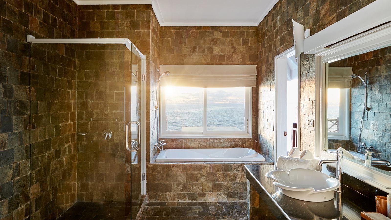 rooms-grand-water-villa-with-pool