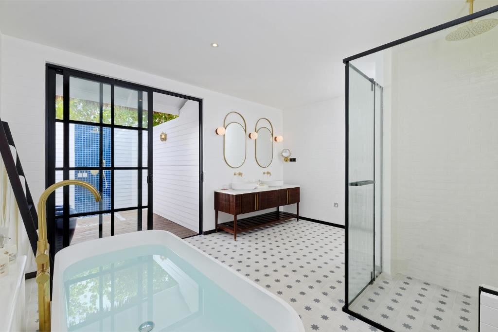 rooms-ocean-beach-pool-villa