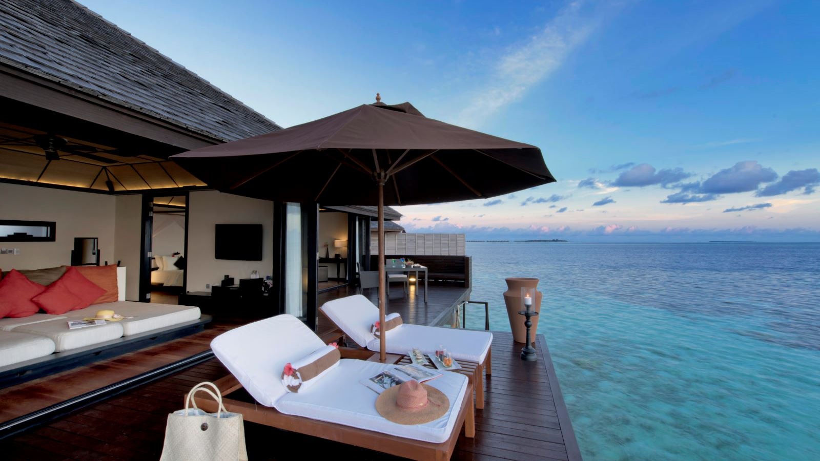 rooms-sunset-water-suite