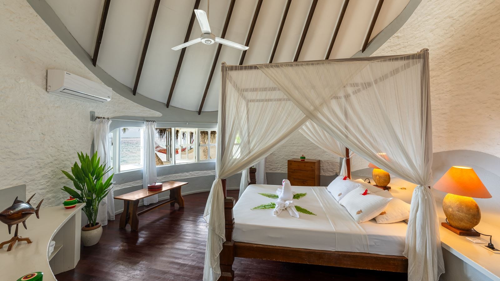 rooms-deluxe-beach-villa