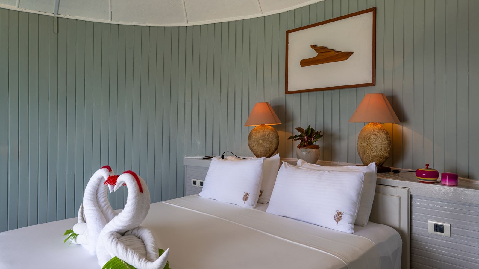 rooms-family-water-villa