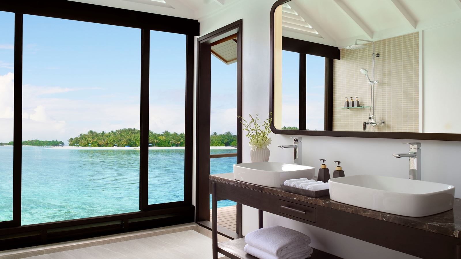 rooms-superior-over-water-villa