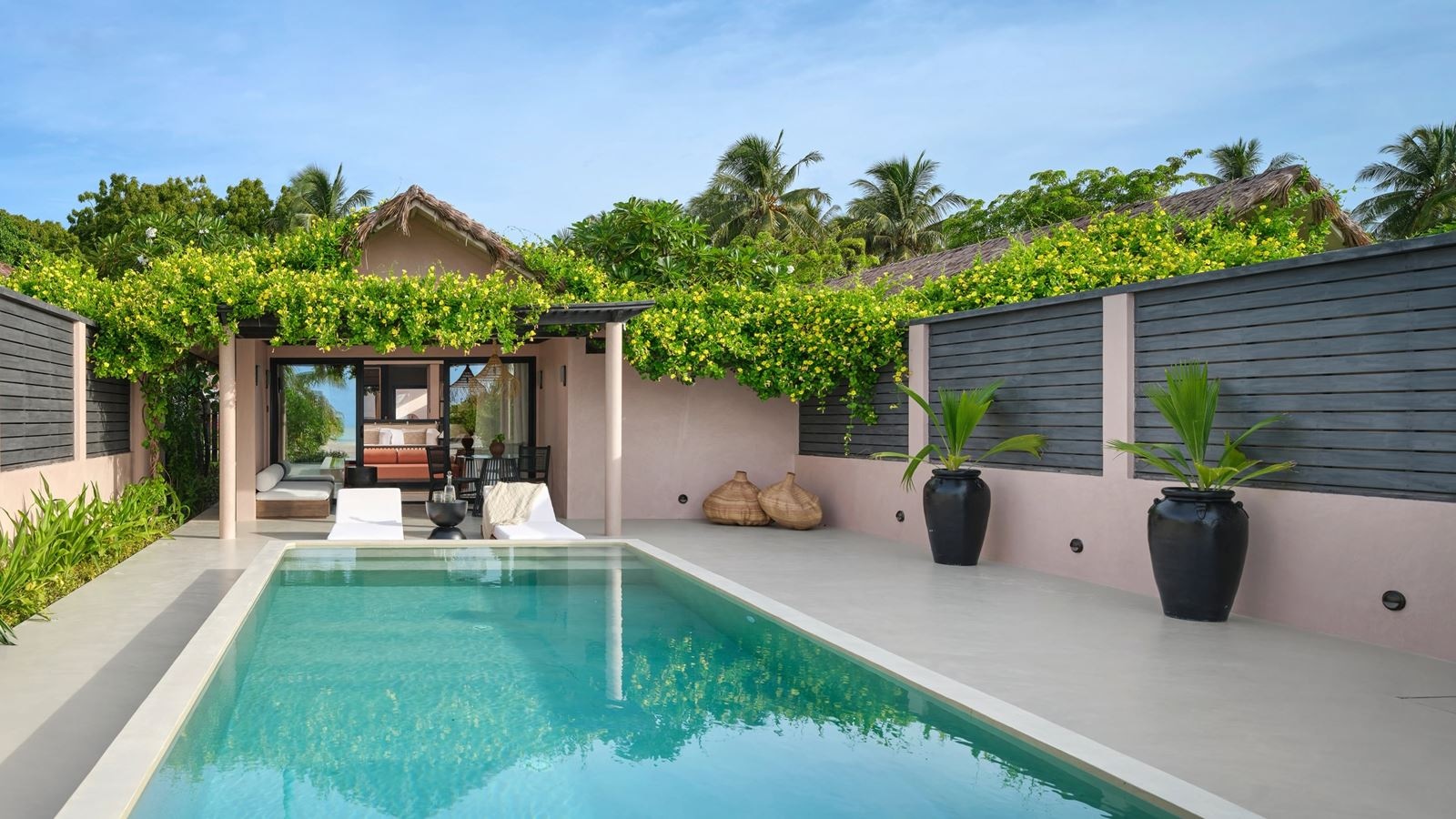 rooms-beach-pool-villa